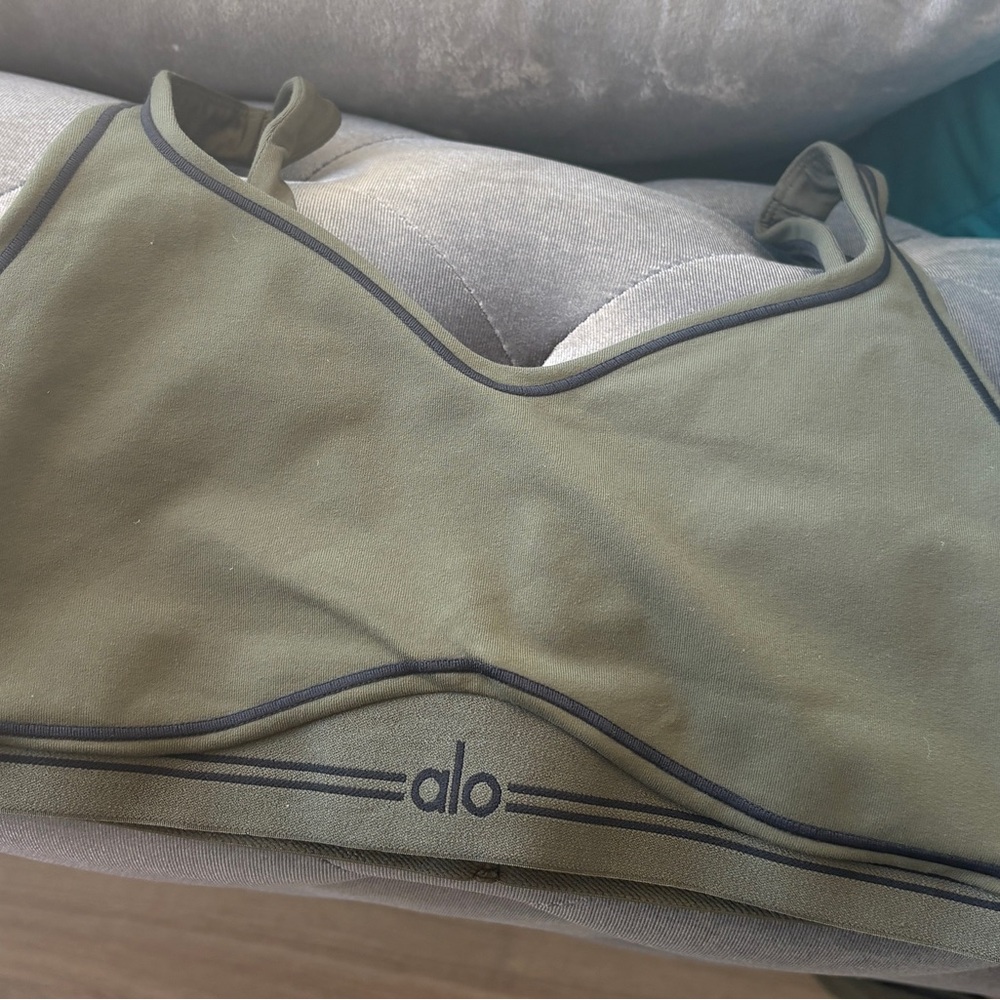 Alo Yoga Airbrush Heart Throb Bra – Green Olive/Black – Size M